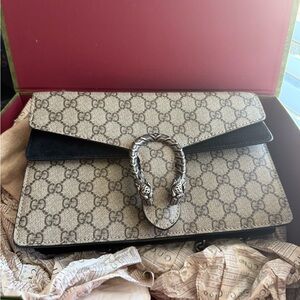 Gucci Dionysus GG Supreme Shoulder Bag